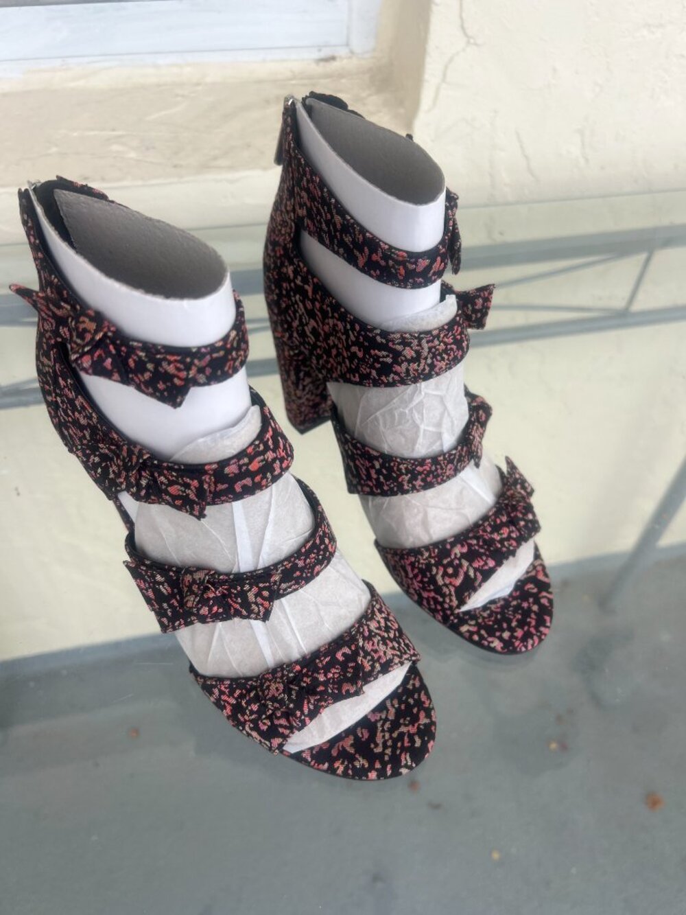 NEW Indigo Rd. Women's Chunky Heeled Sandals Black W/Fluorescent Design Size 8M